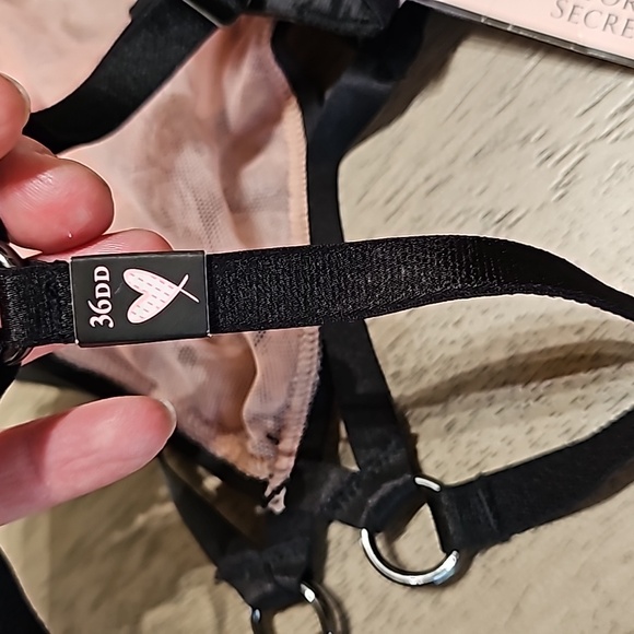 NWT Victoria's Secret Underwire Bra Black and Pink Size 36 DD - Picture 10 of 10